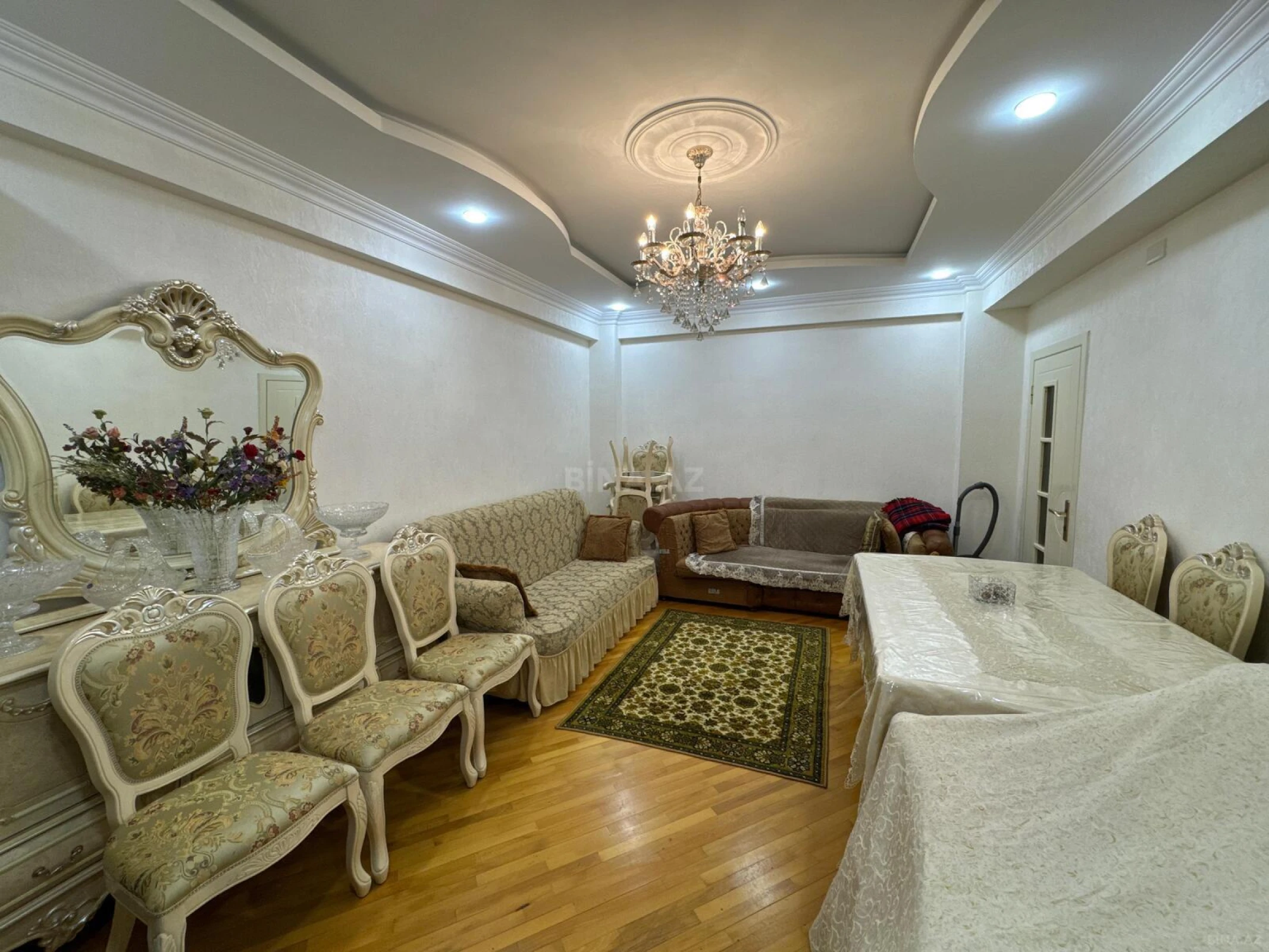 Satılır 2 otaqlı mənzil 93 m²