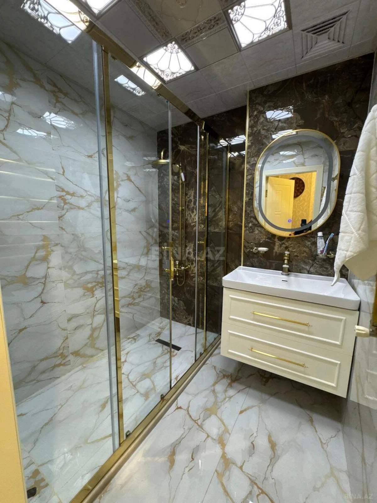 Satılır 2 otaqlı mənzil 93 m²