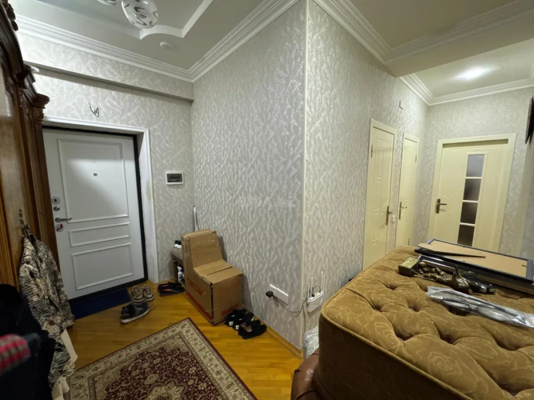 Satılır 2 otaqlı mənzil 93 m²