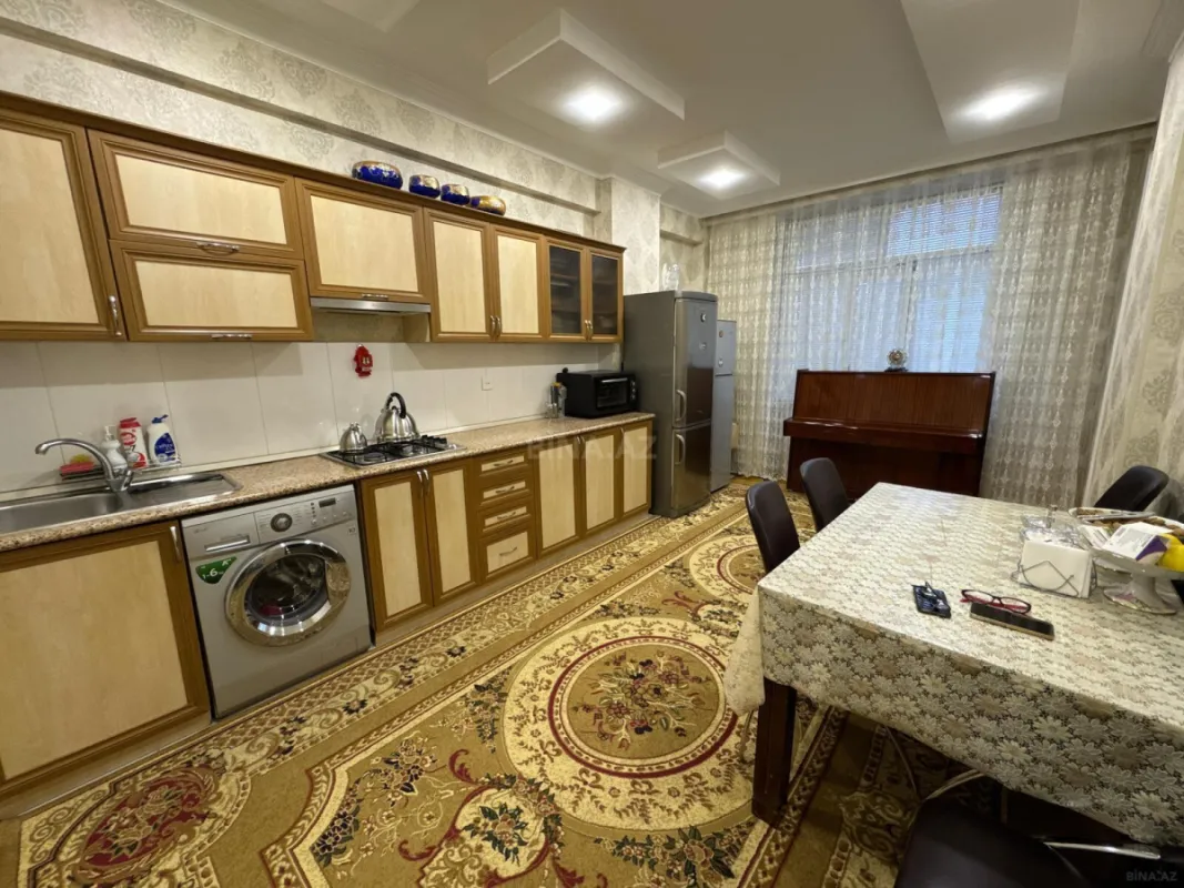 Satılır 2 otaqlı mənzil 93 m²