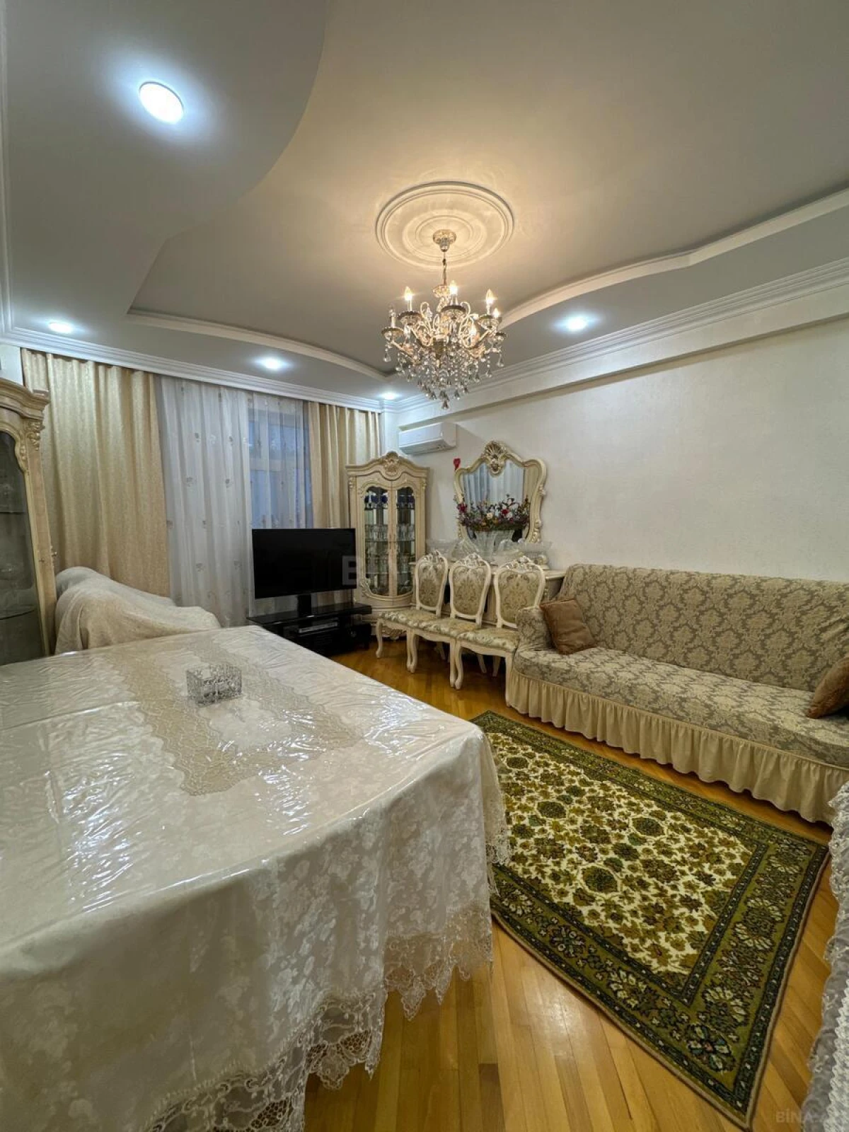 Satılır 2 otaqlı mənzil 93 m²