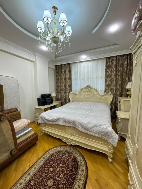 Satılır 2 otaqlı mənzil 93 m²