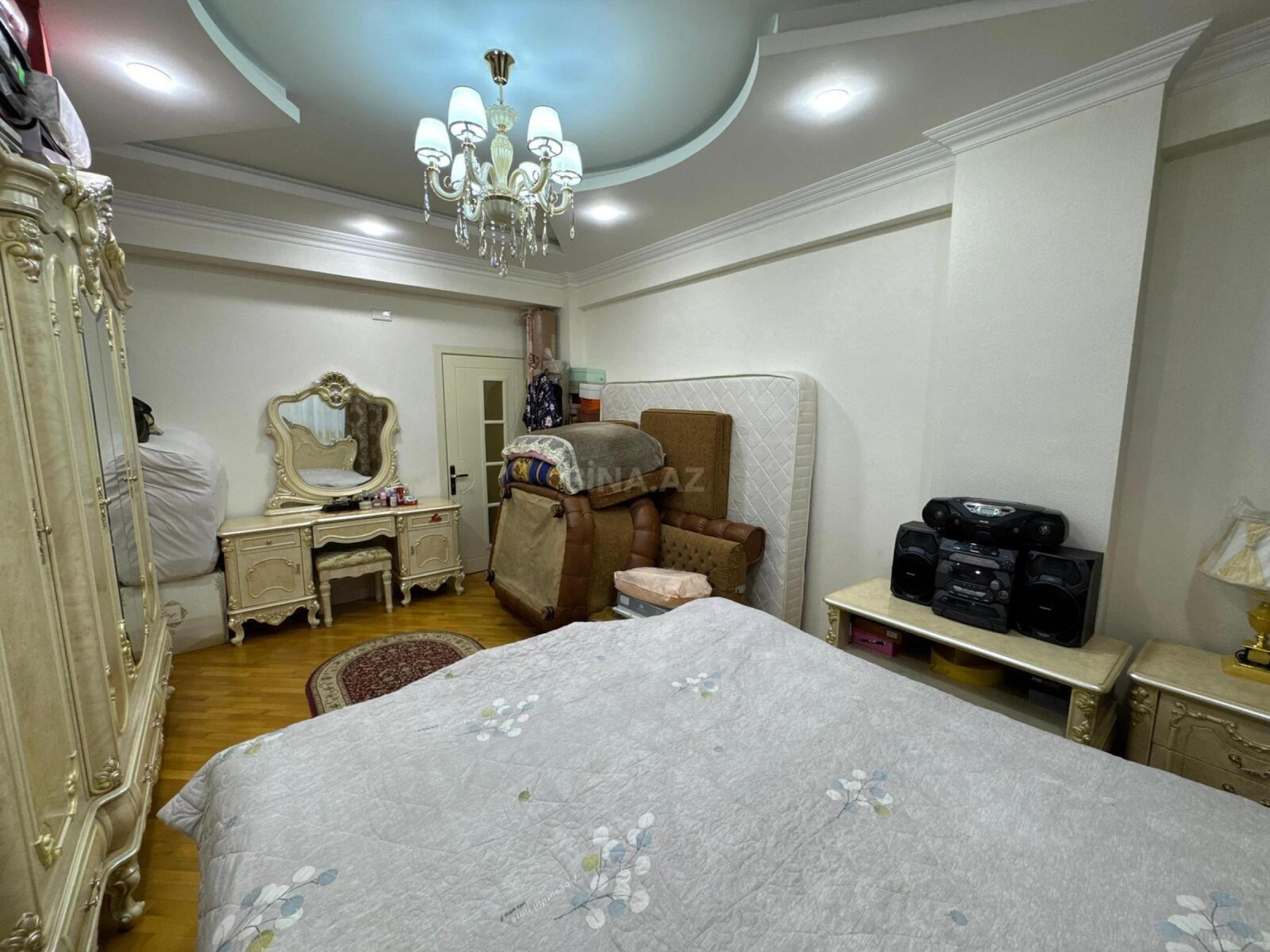 Satılır 2 otaqlı mənzil 93 m²
