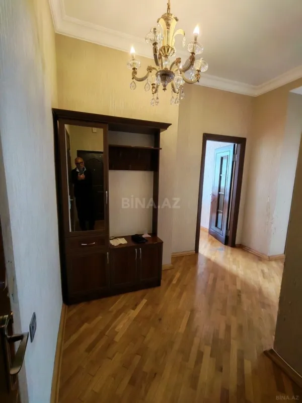 Kirayə verilir 2 otaqlı mənzil 84 m²