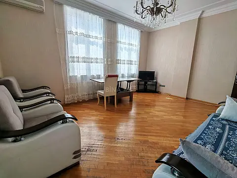 Kirayə verilir 2 otaqlı mənzil 84 m²