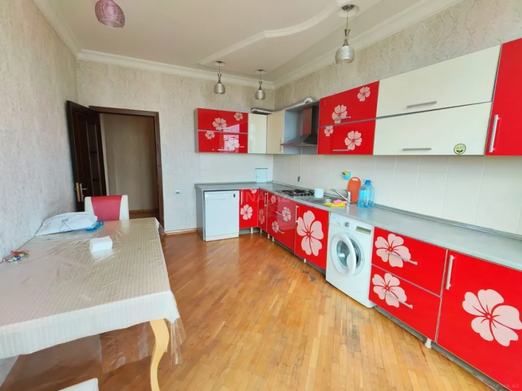 Kirayə verilir 2 otaqlı mənzil 84 m²