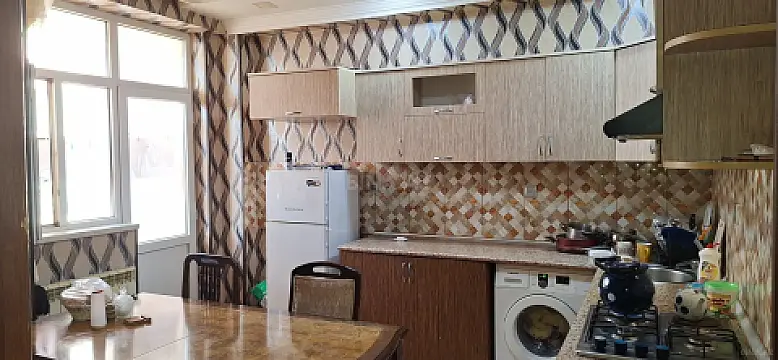 Kirayə verilir 2 otaqlı mənzil 110 m²