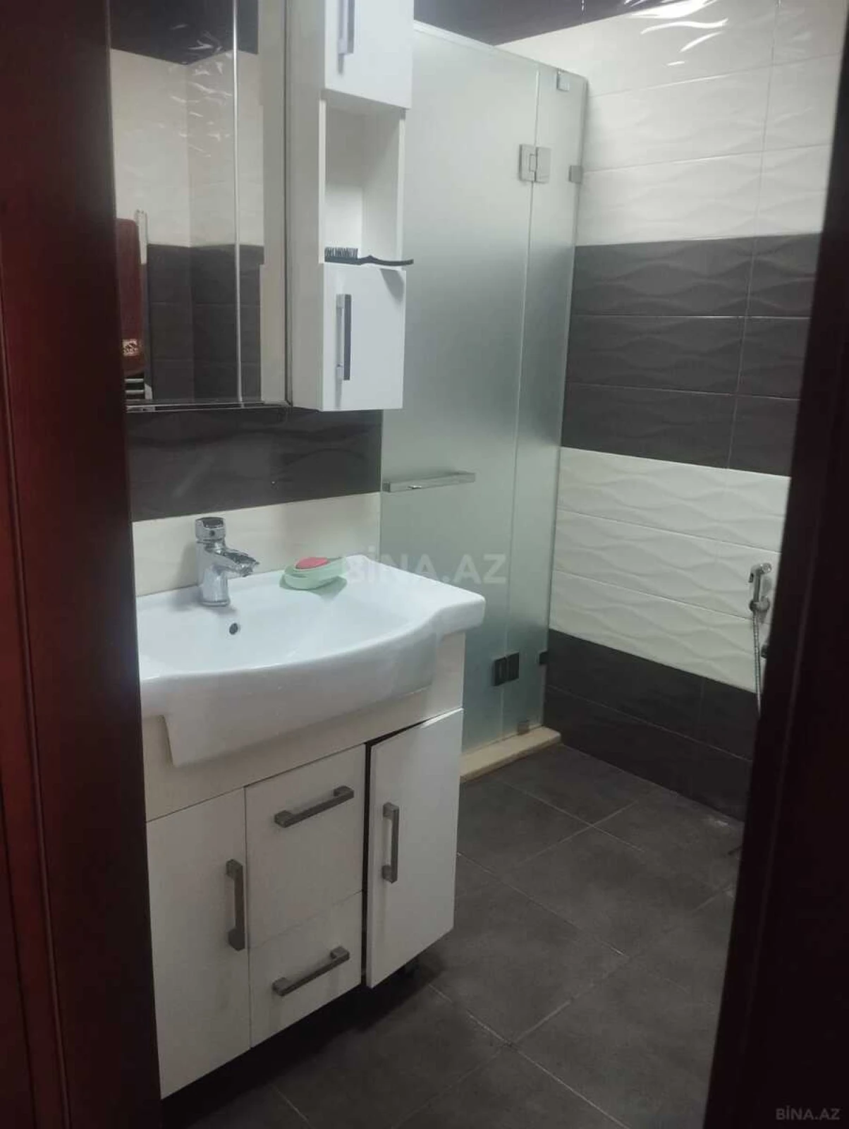 Kirayə verilir 2 otaqlı mənzil 100 m²