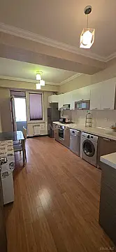 Kirayə verilir 3 otaqlı mənzil 111 m²