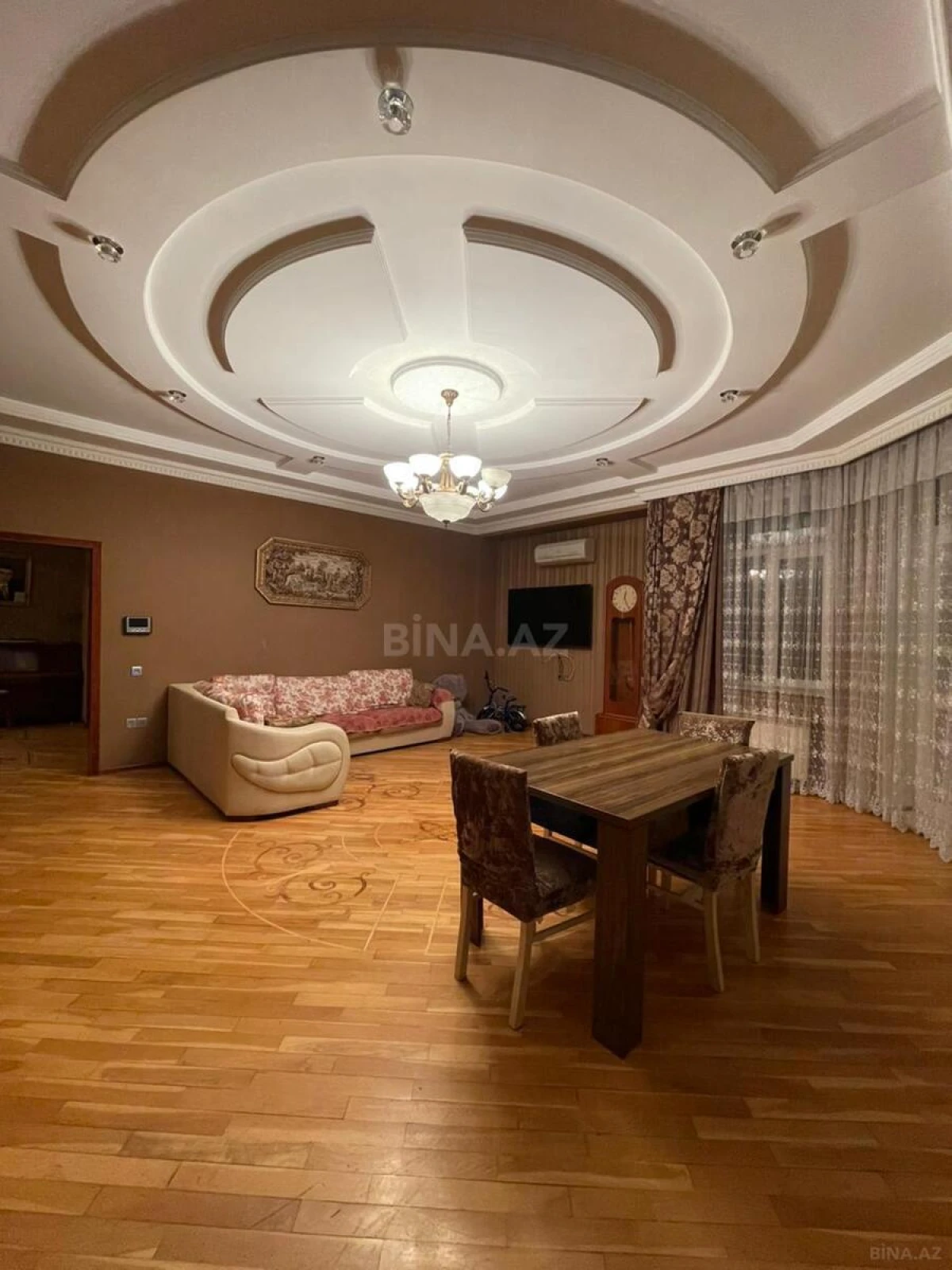 Kirayə verilir 3 otaqlı mənzil 142 m²