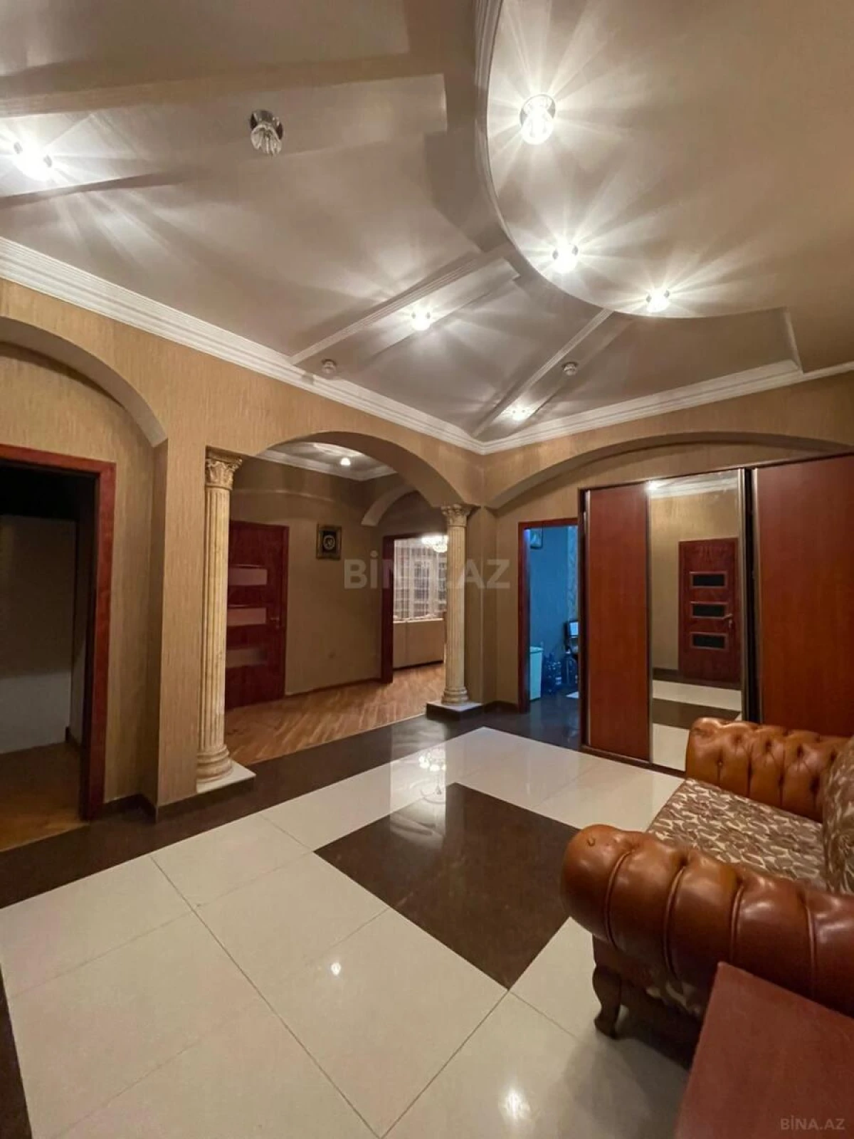 Kirayə verilir 3 otaqlı mənzil 142 m²