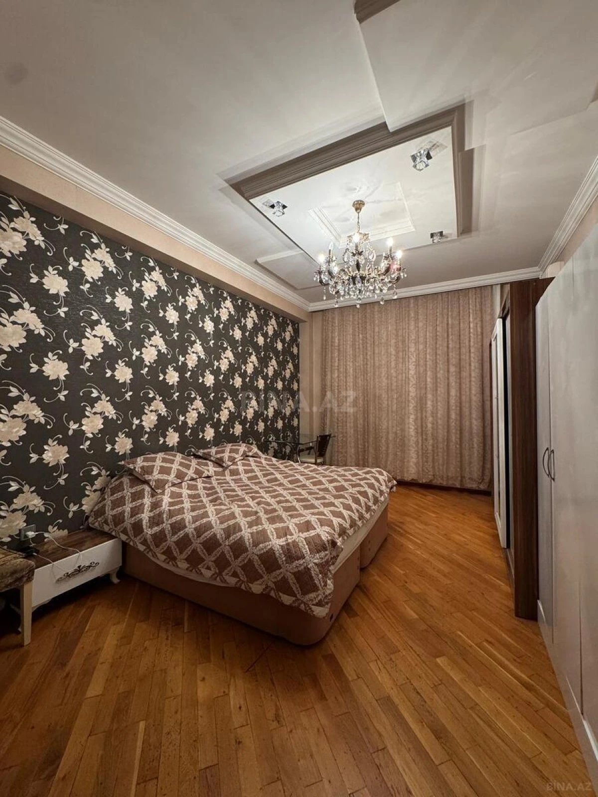 Kirayə verilir 3 otaqlı mənzil 142 m²