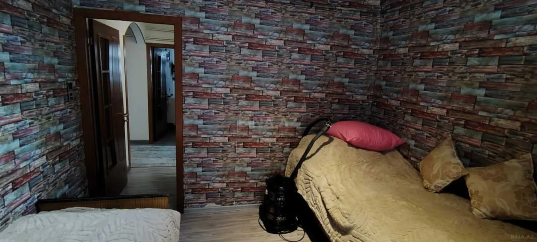 Satılır 5 otaqlı mənzil 120 m²