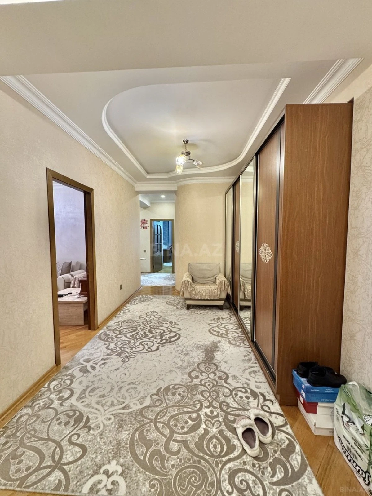 Satılır 4 otaqlı mənzil 141 m²