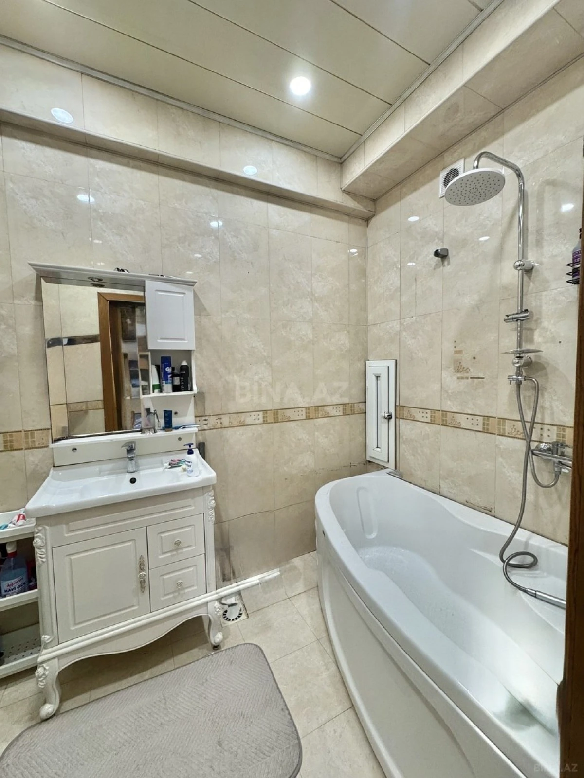 Satılır 4 otaqlı mənzil 141 m²