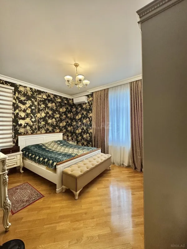 Satılır 4 otaqlı mənzil 141 m²
