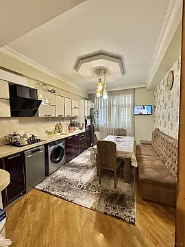 Satılır 4 otaqlı mənzil 141 m²