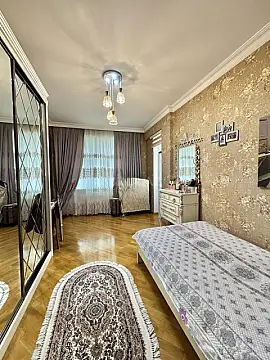 Satılır 4 otaqlı mənzil 141 m²