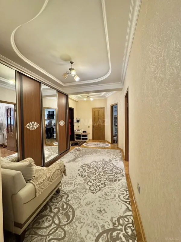 Satılır 4 otaqlı mənzil 141 m²