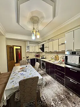 Satılır 4 otaqlı mənzil 141 m²