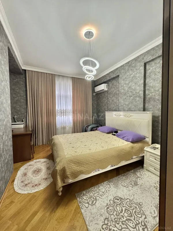 Satılır 4 otaqlı mənzil 141 m²