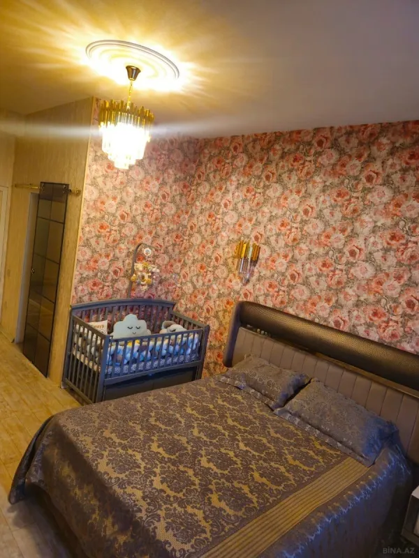 Satılır 3 otaqlı mənzil 130 m²