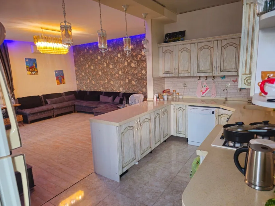 Satılır 3 otaqlı mənzil 130 m²