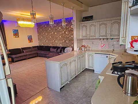 Satılır 3 otaqlı mənzil 130 m²