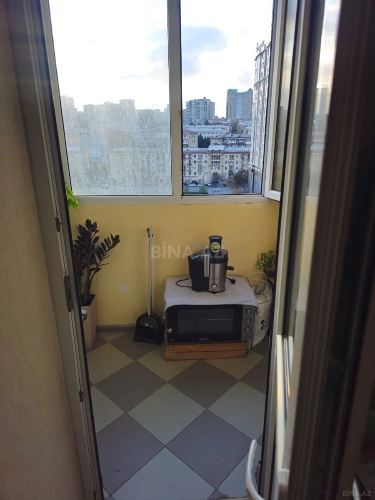 Satılır 3 otaqlı mənzil 130 m²