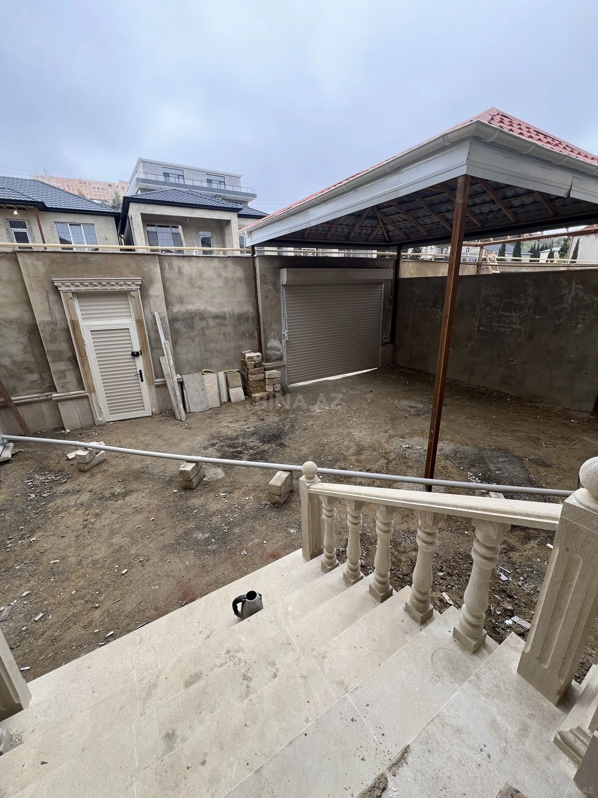 Satılır 6 otaqlı həyət evi 300 m²