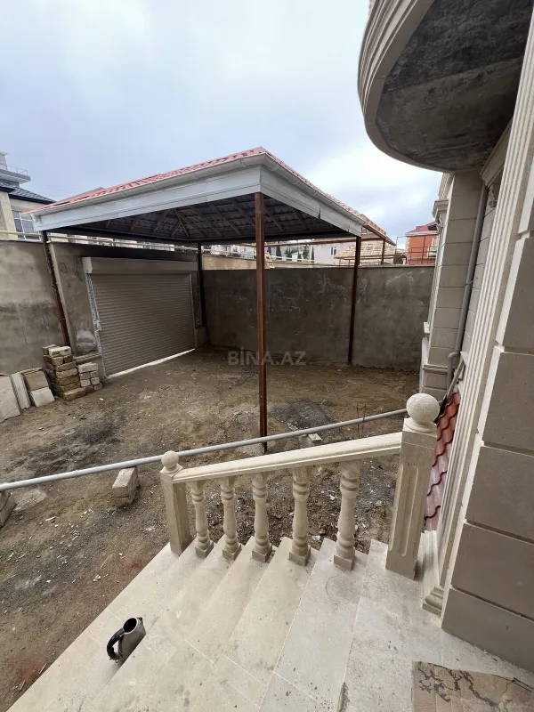 Satılır 6 otaqlı həyət evi 300 m²