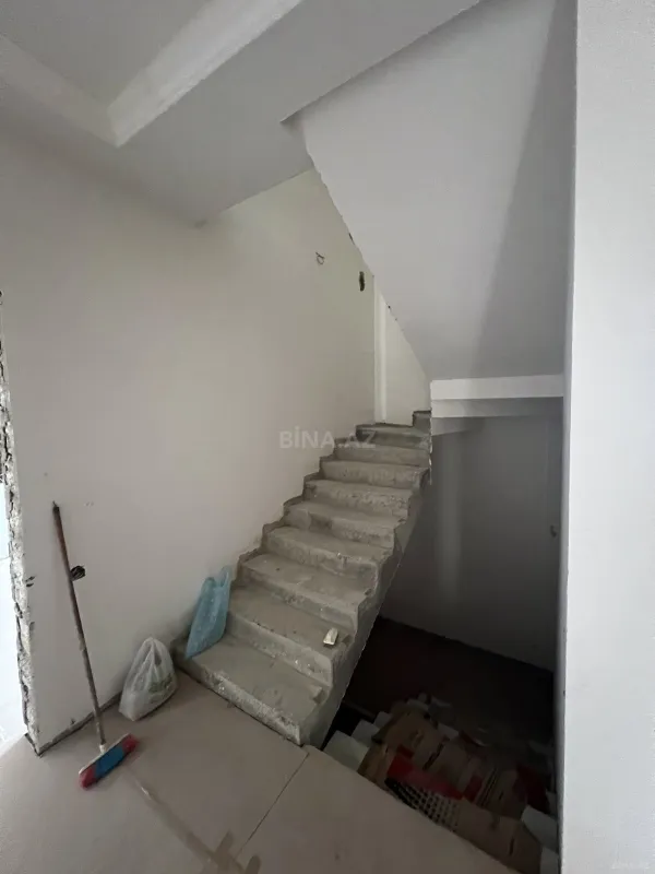 Satılır 6 otaqlı həyət evi 300 m²