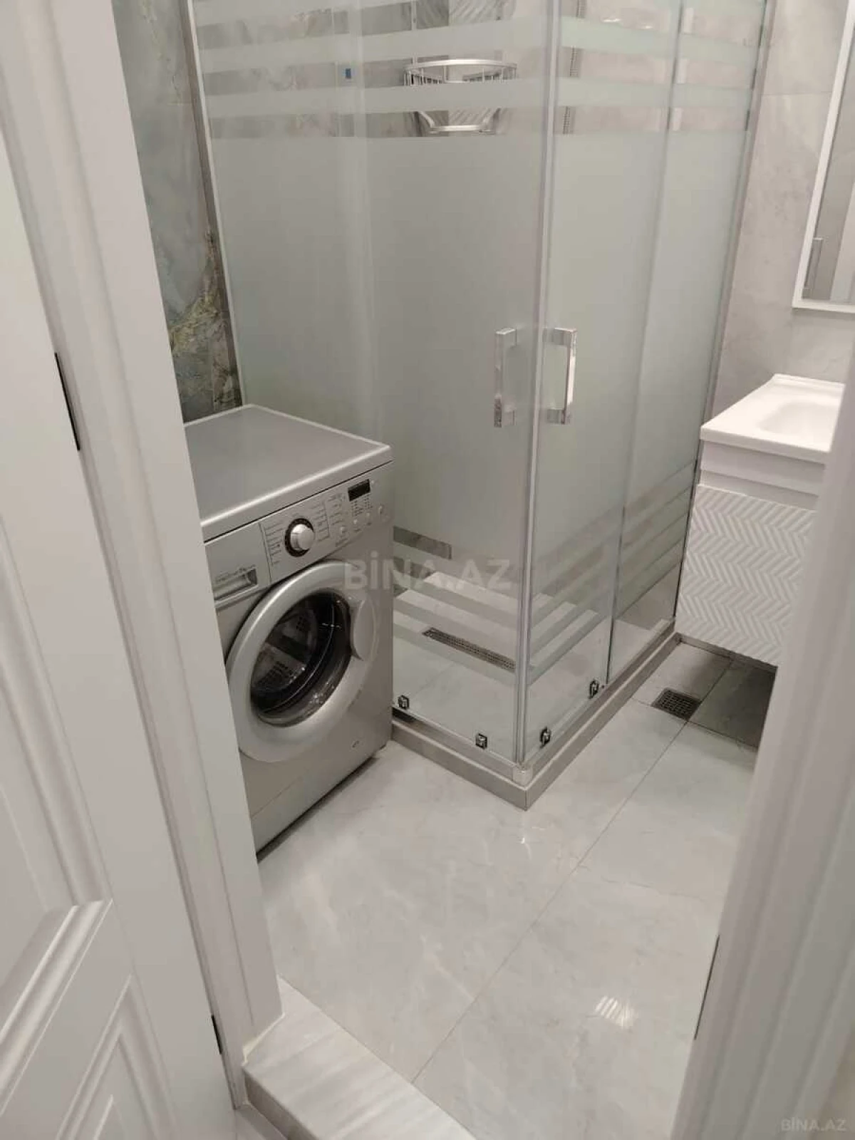 Kirayə verilir 2 otaqlı mənzil 63 m²
