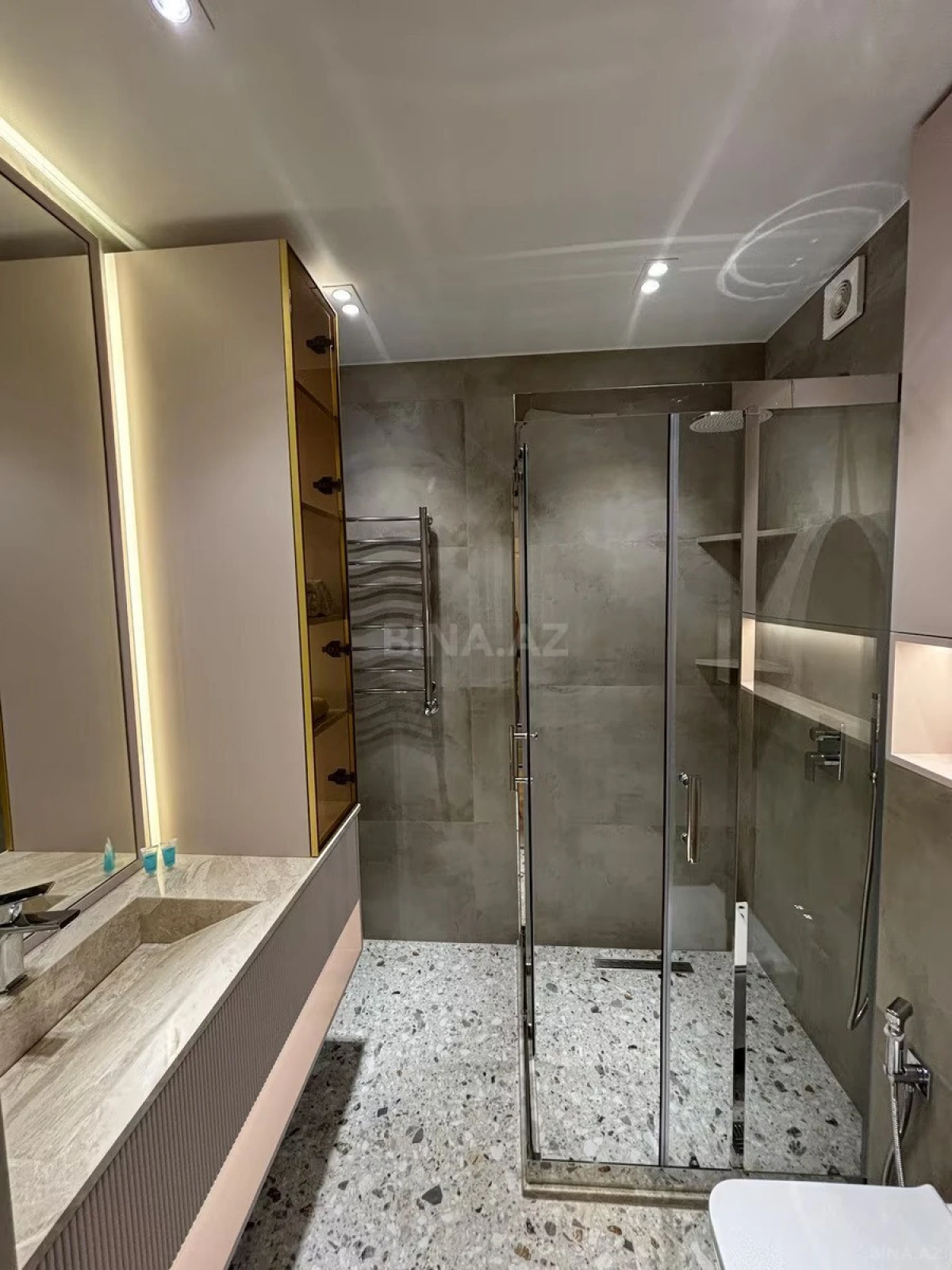 Kirayə verilir 3 otaqlı mənzil 110 m²