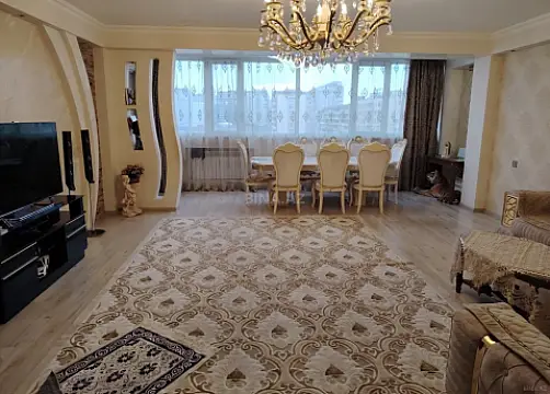Satılır 4 otaqlı mənzil 120 m²
