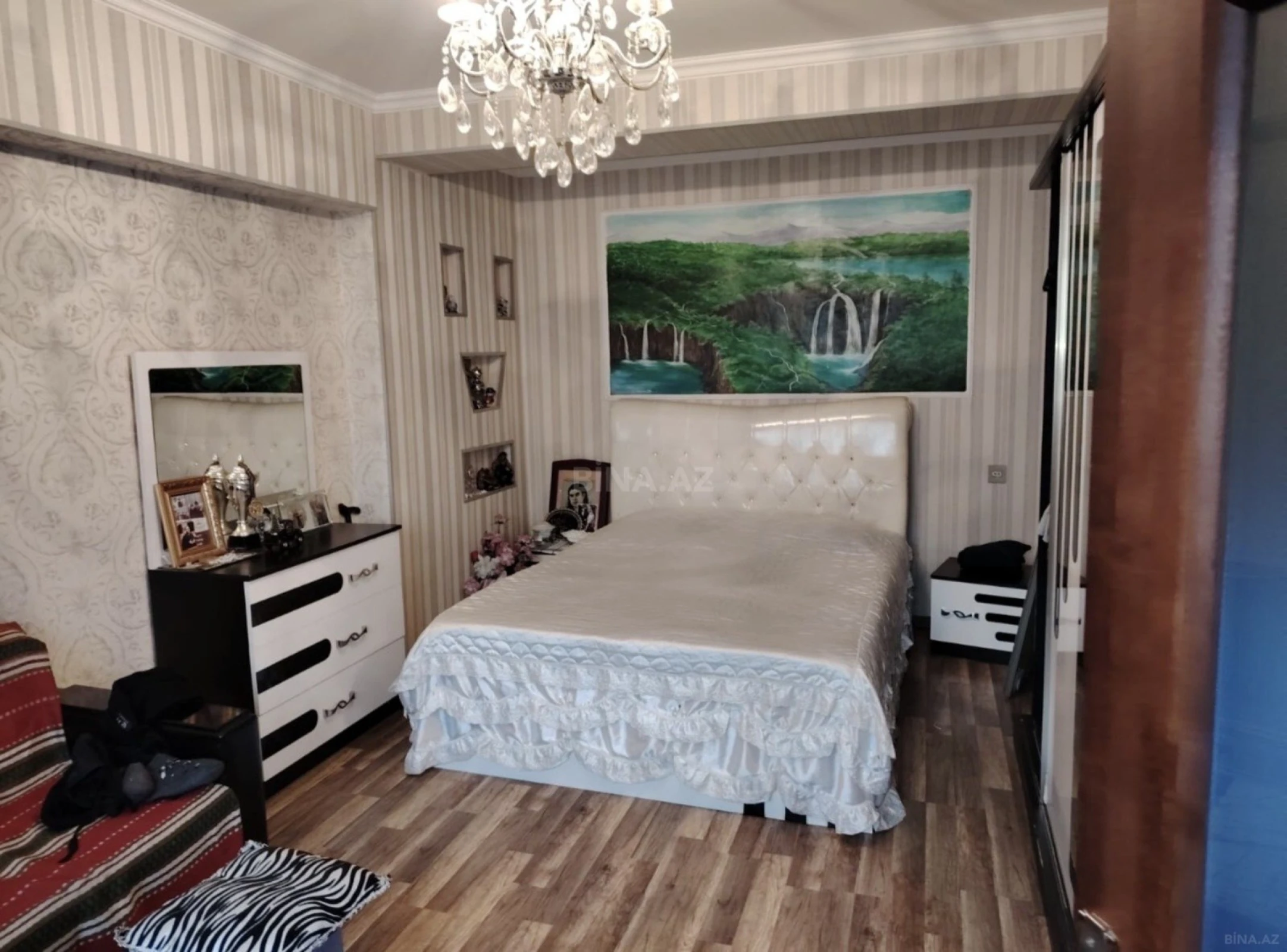 Satılır 4 otaqlı mənzil 120 m²