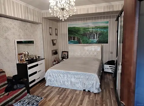 Satılır 4 otaqlı mənzil 120 m²
