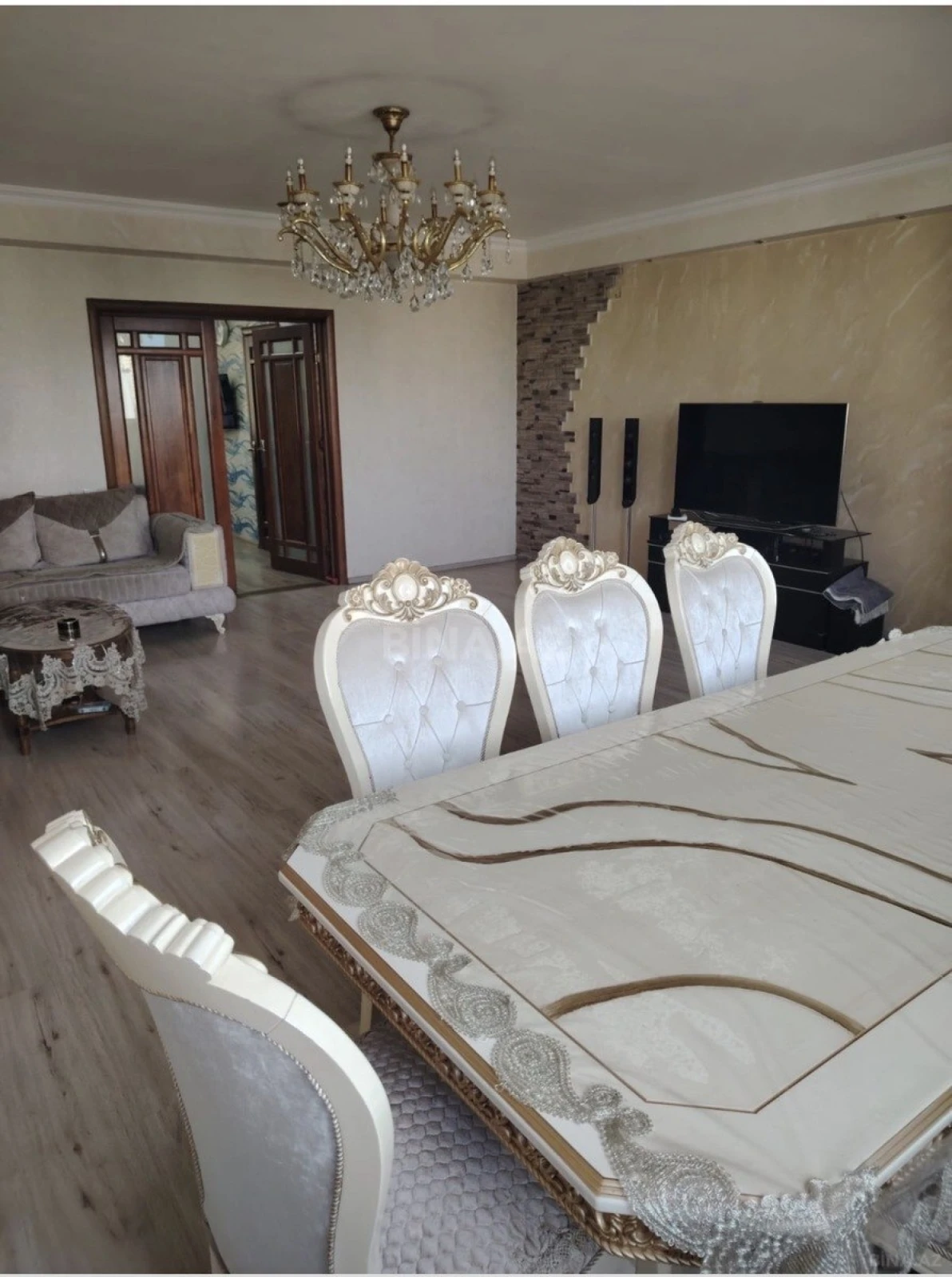 Satılır 4 otaqlı mənzil 120 m²