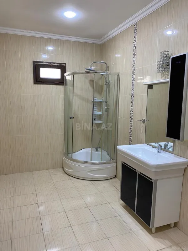 Satılır 5 otaqlı həyət evi 240 m²