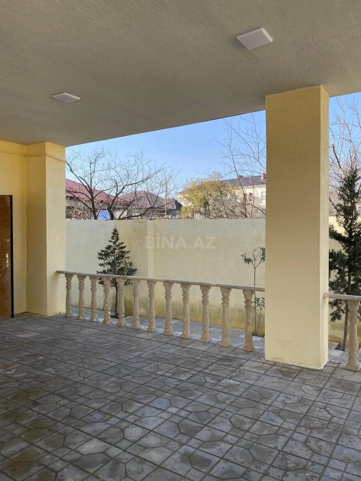 Satılır 5 otaqlı həyət evi 240 m²