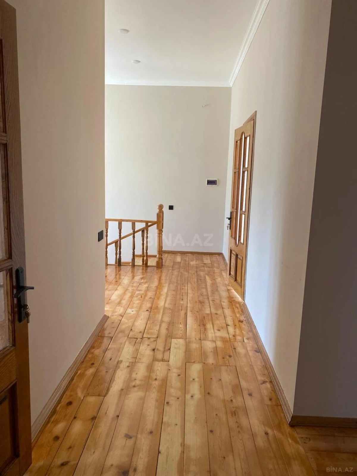 Satılır 5 otaqlı həyət evi 240 m²