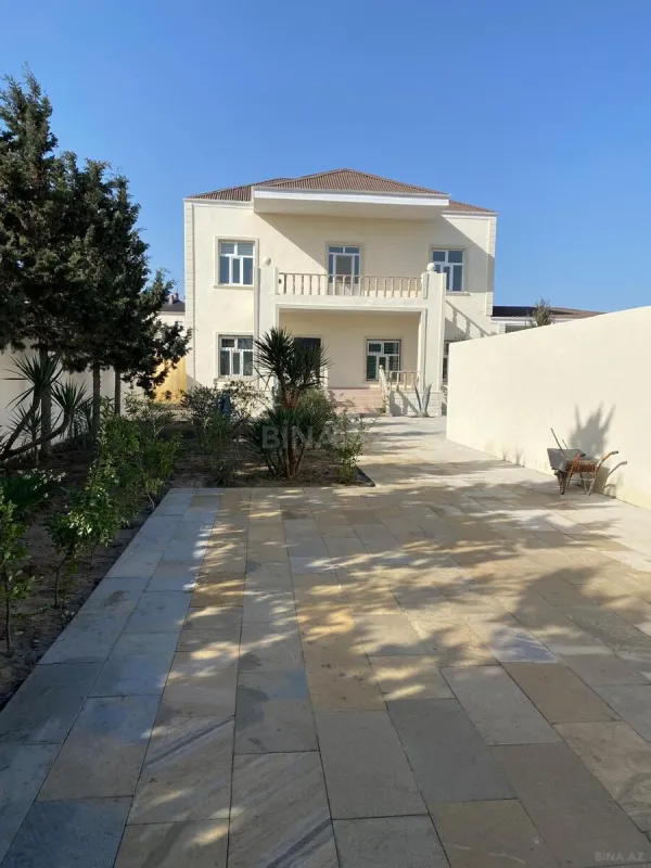 Satılır 5 otaqlı həyət evi 240 m²