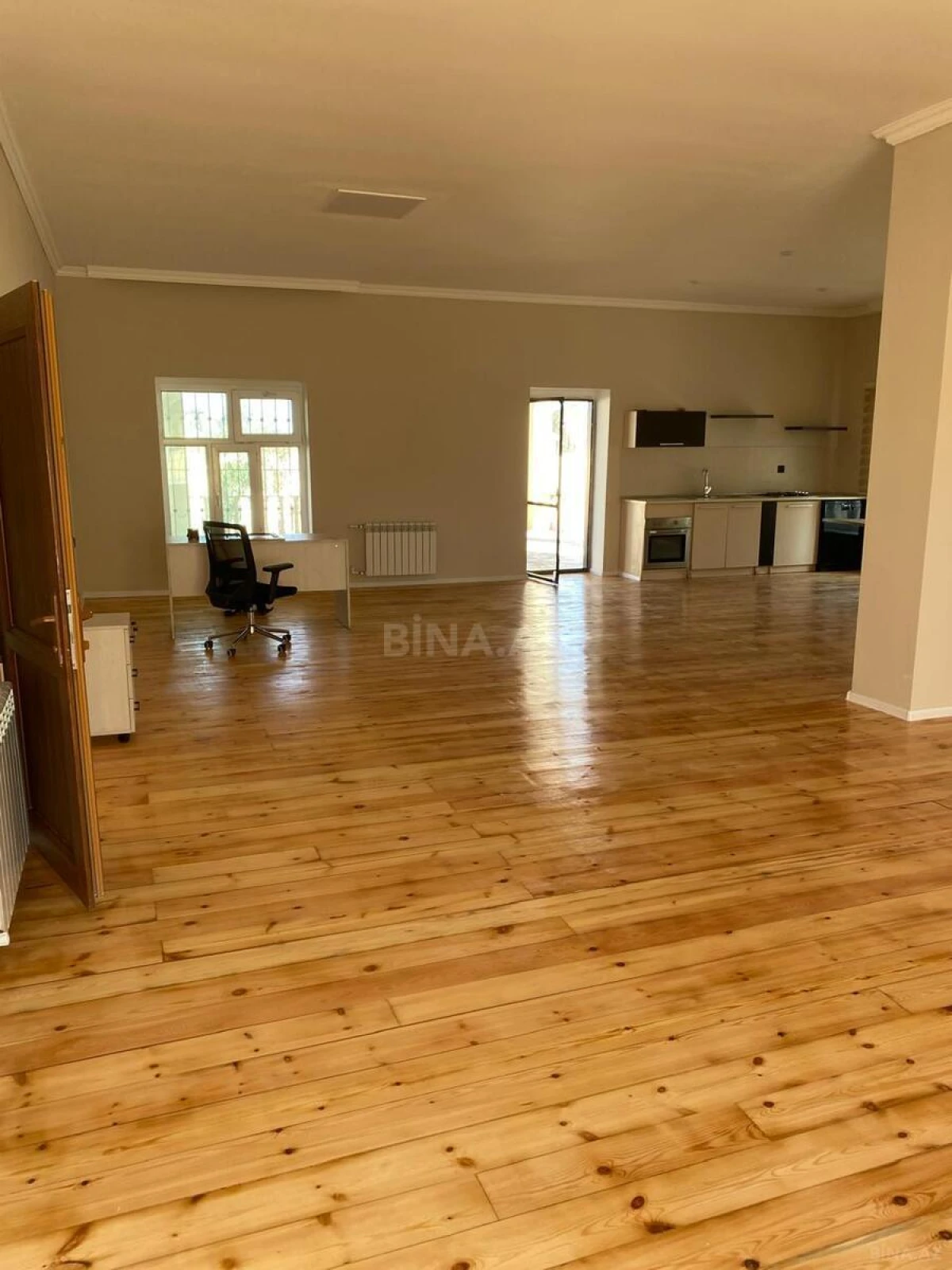 Satılır 5 otaqlı həyət evi 240 m²