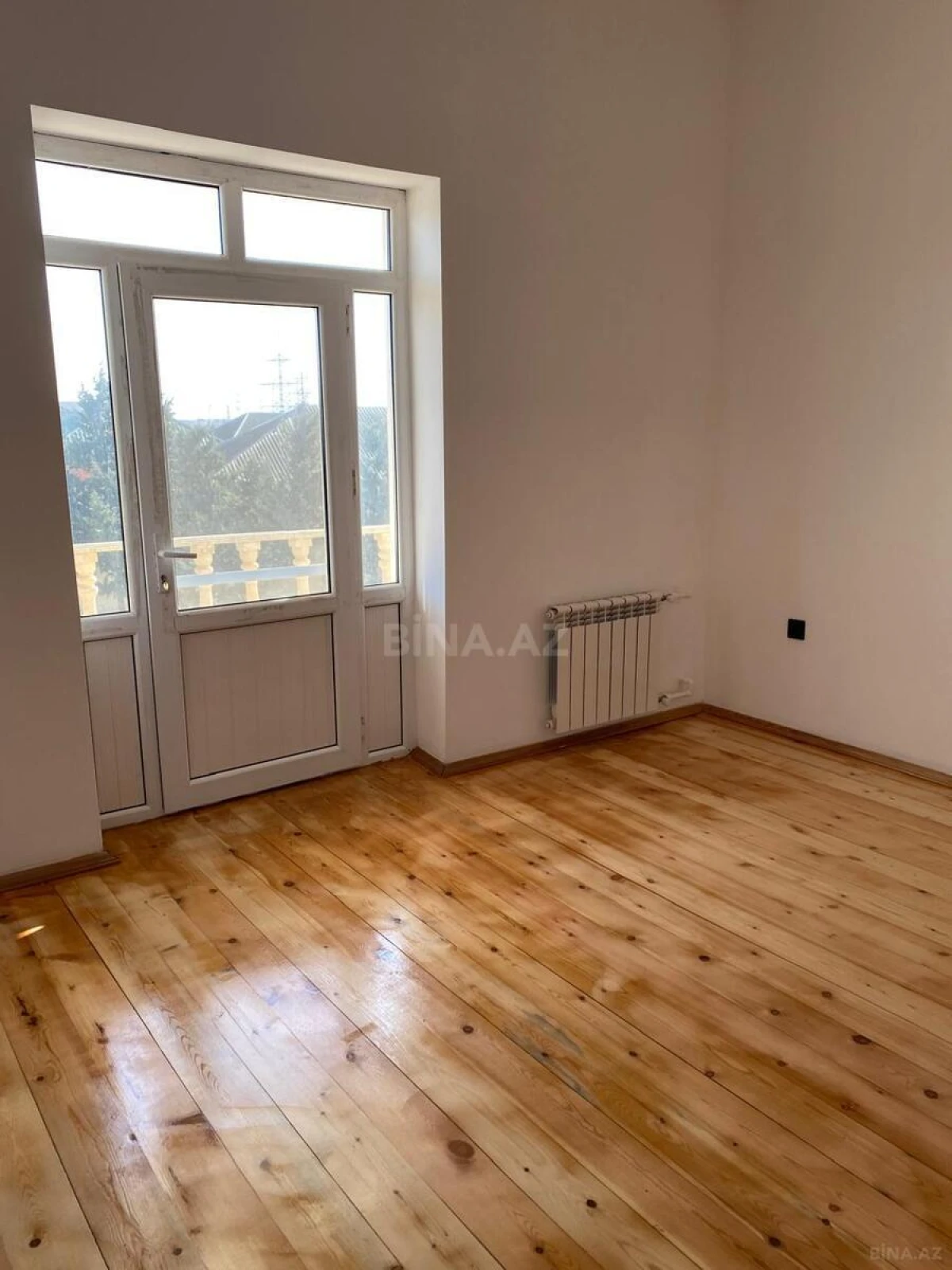 Satılır 5 otaqlı həyət evi 240 m²