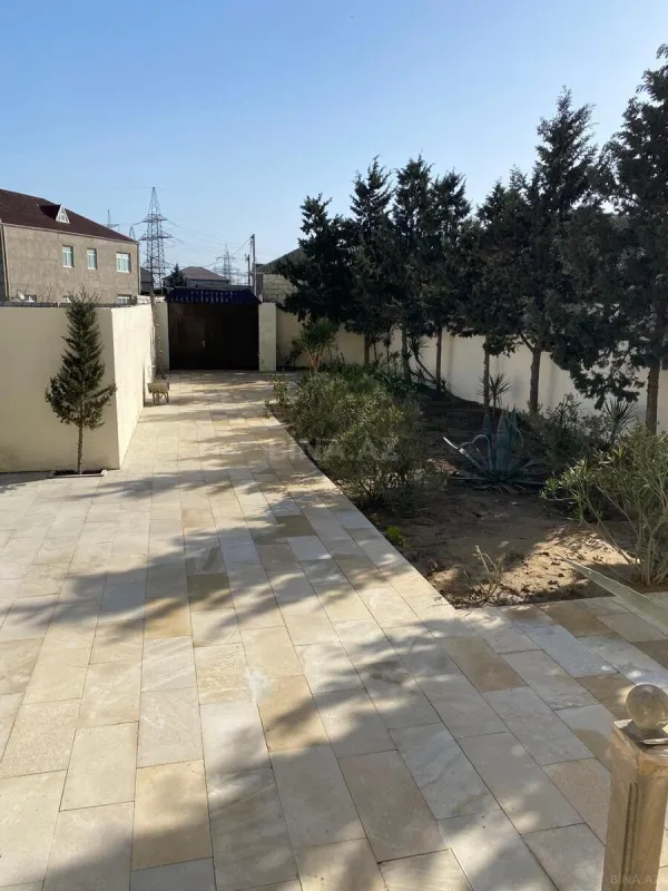 Satılır 5 otaqlı həyət evi 240 m²