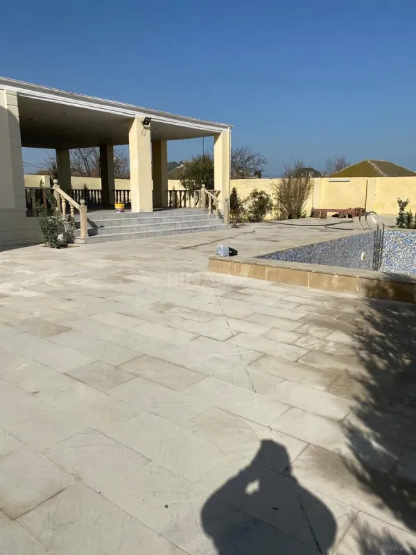 Satılır 5 otaqlı həyət evi 240 m²