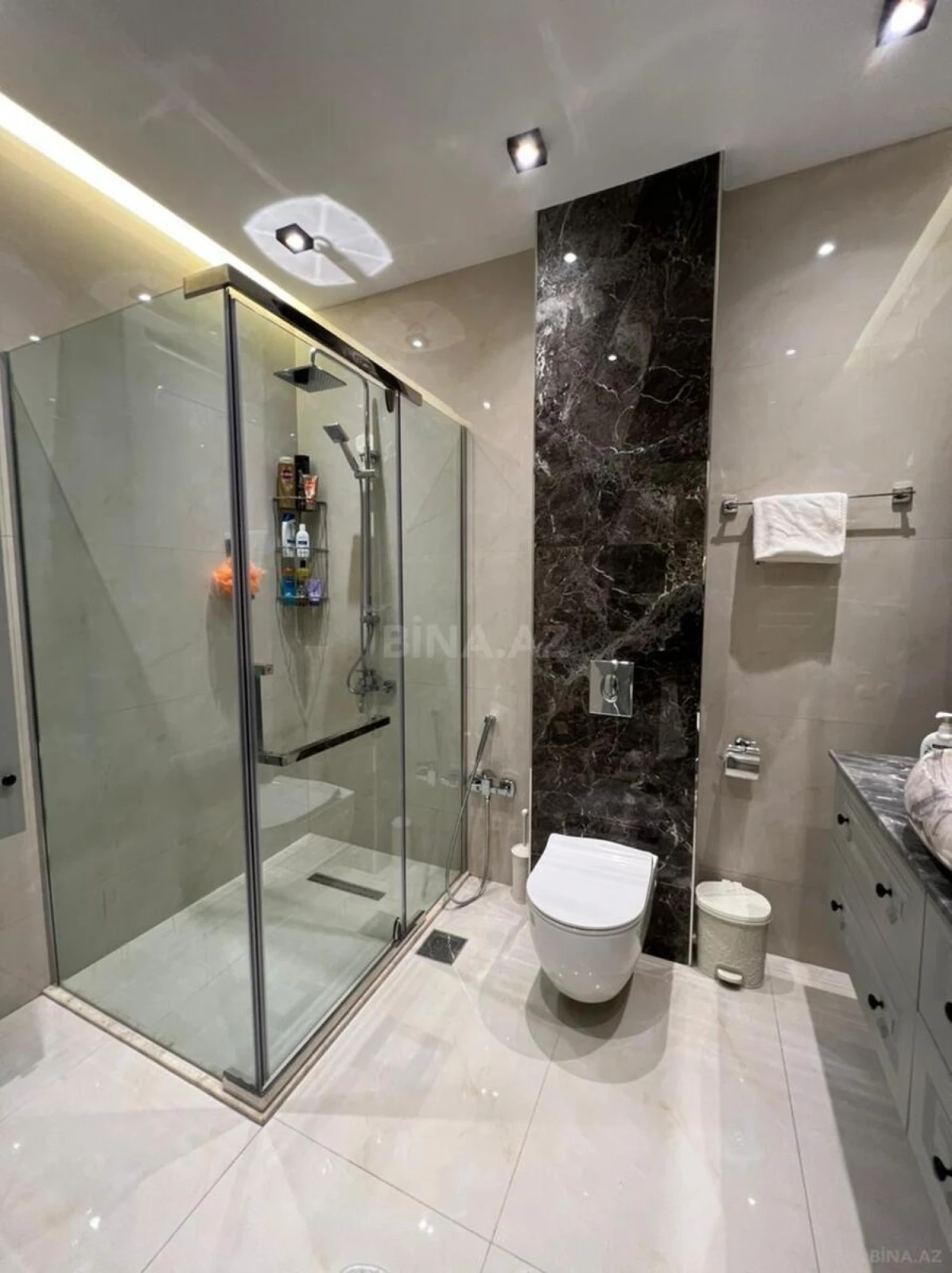 Kirayə verilir 2 otaqlı mənzil 110 m²