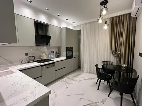 Kirayə verilir 2 otaqlı mənzil 110 m²