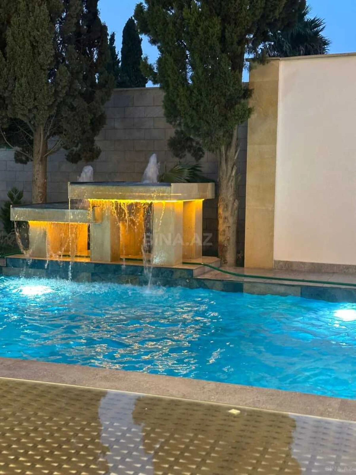 Satılır 4 otaqlı həyət evi 180 m²