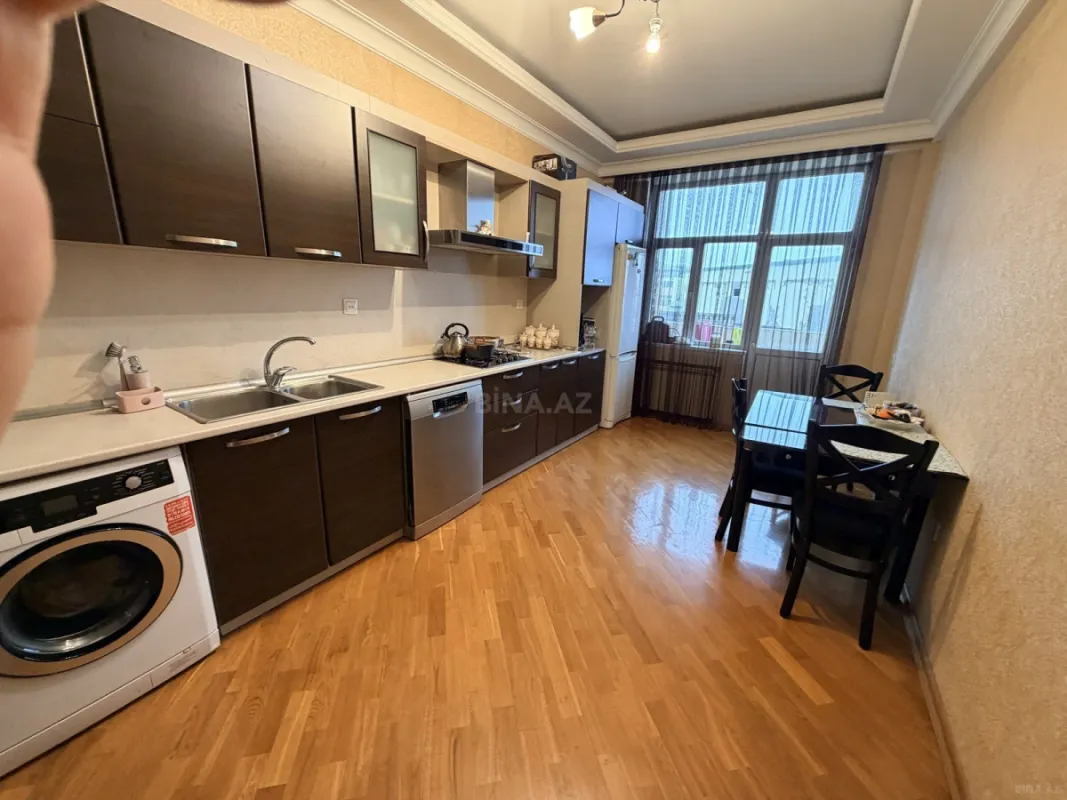 Satılır 2 otaqlı mənzil 110 m²